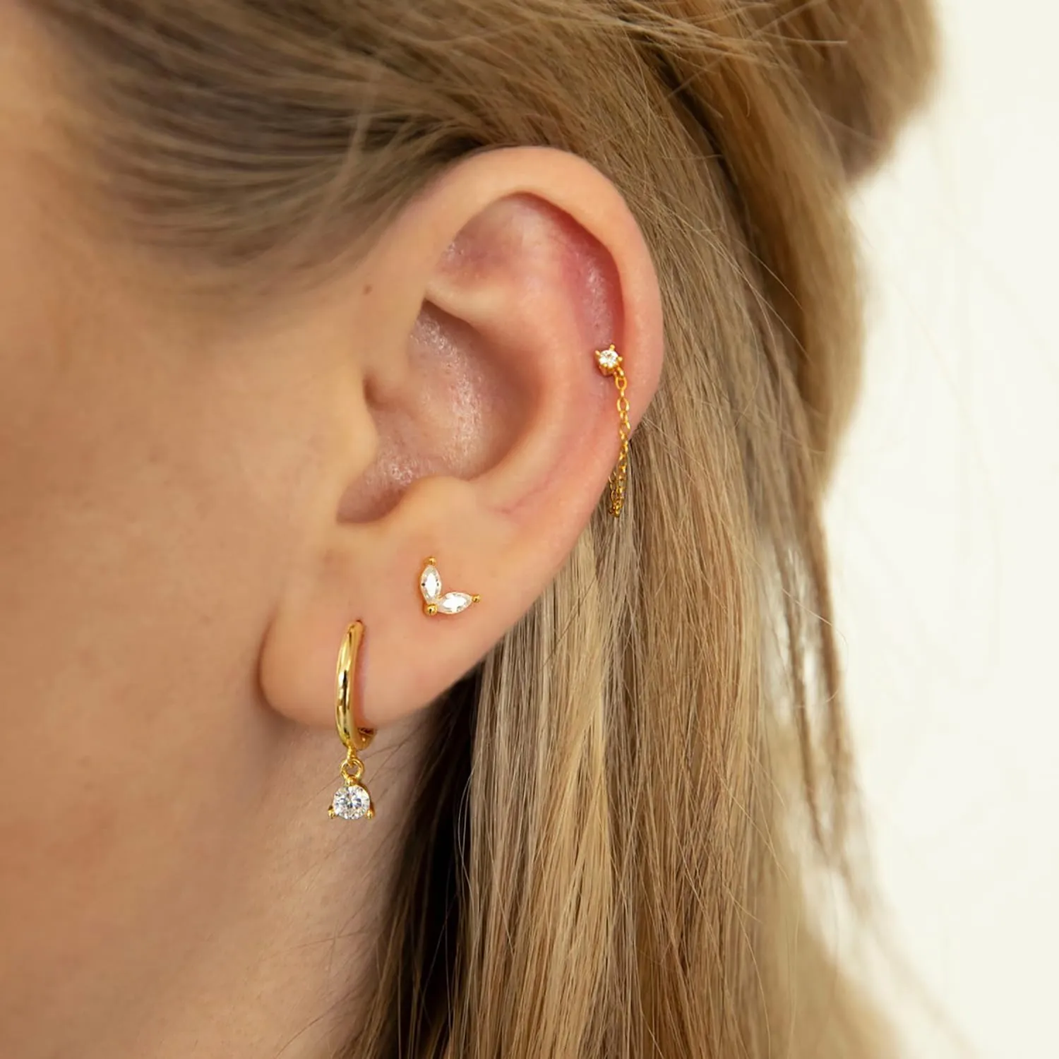 6PCS Gold Earrings for Women, 14k Gold Plated Earrings for Women Trendy Cubic Zirconia Cartilage Pearl Hoop Earring Lightweight Hypoallergenic Piercing Flat Back Hoops Stud Earring Set Jewelry Gift