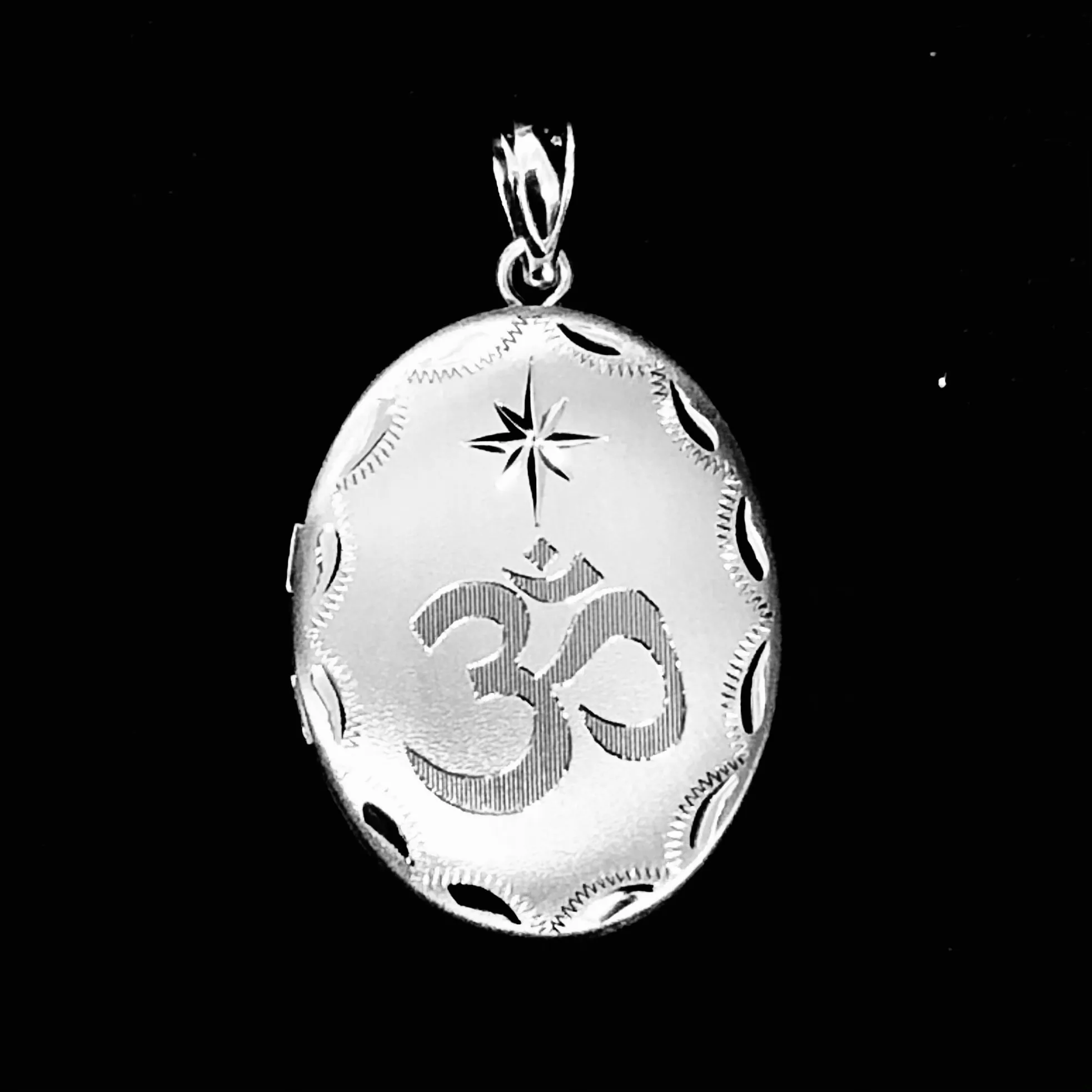 925 Sterling Silver Openable Om Locket Pendant (Design 58)