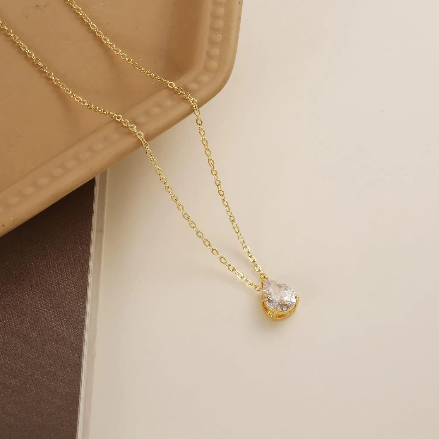 ASCOMY Dainty CZ Diamond Solitaire Pendant Necklaces for Women 14K Gold Plated Single Round Cubic Zirconia Square Simulated Diamond Choker Necklace Bride Bridesmaid Weeding Jewelry Gifts