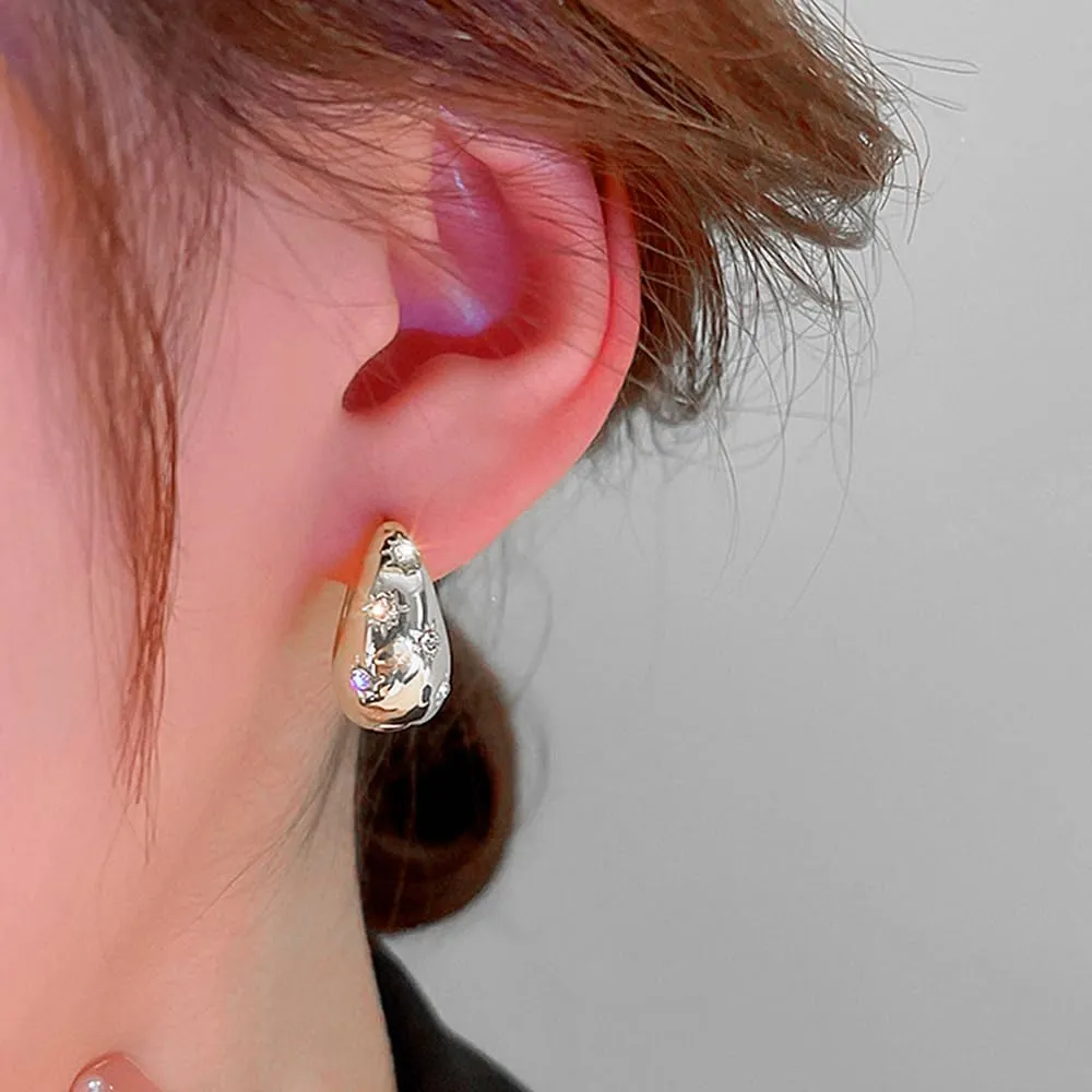 Chunky CZ Star Small Hoop Earrings for Women Dainty Gold Crystal Stars Huggie Earrings Minimalist Oval Hoop Earrings Christmas Jewelry Accessories