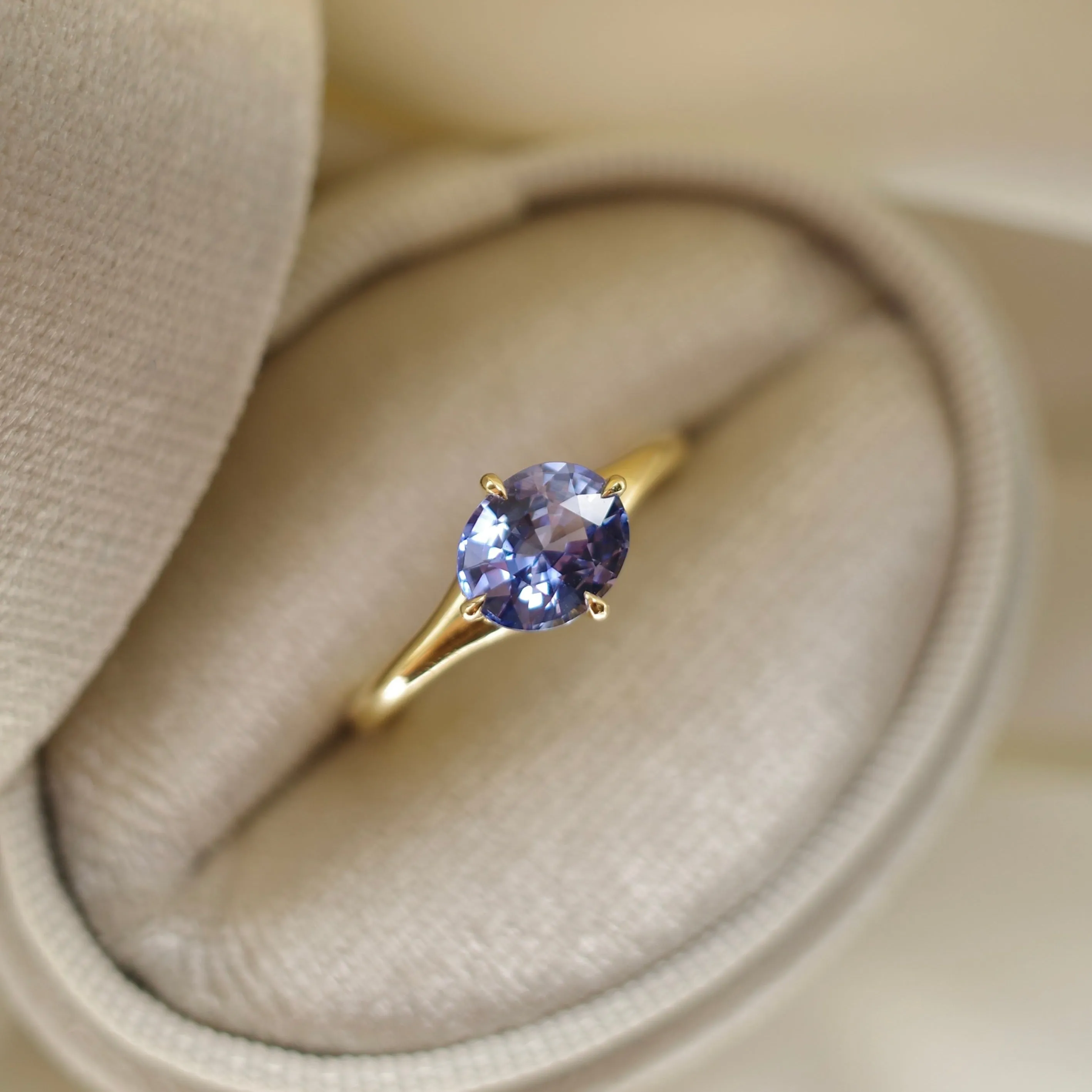 CONTEMPORARY SOUL 2024・14K CHAMPAGNE GOLD SAPPHIRE & DIAMOND RING