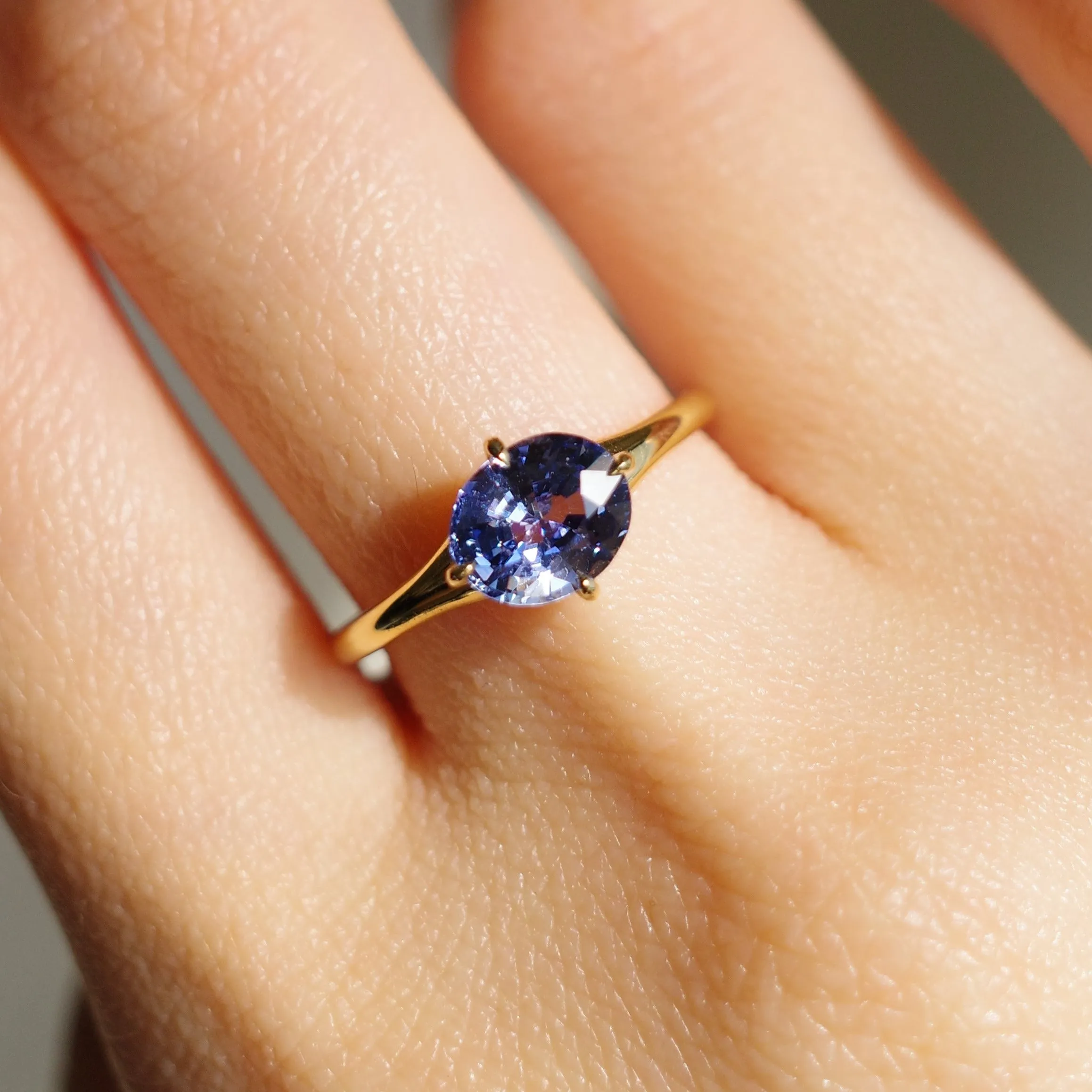 CONTEMPORARY SOUL 2024・14K CHAMPAGNE GOLD SAPPHIRE & DIAMOND RING
