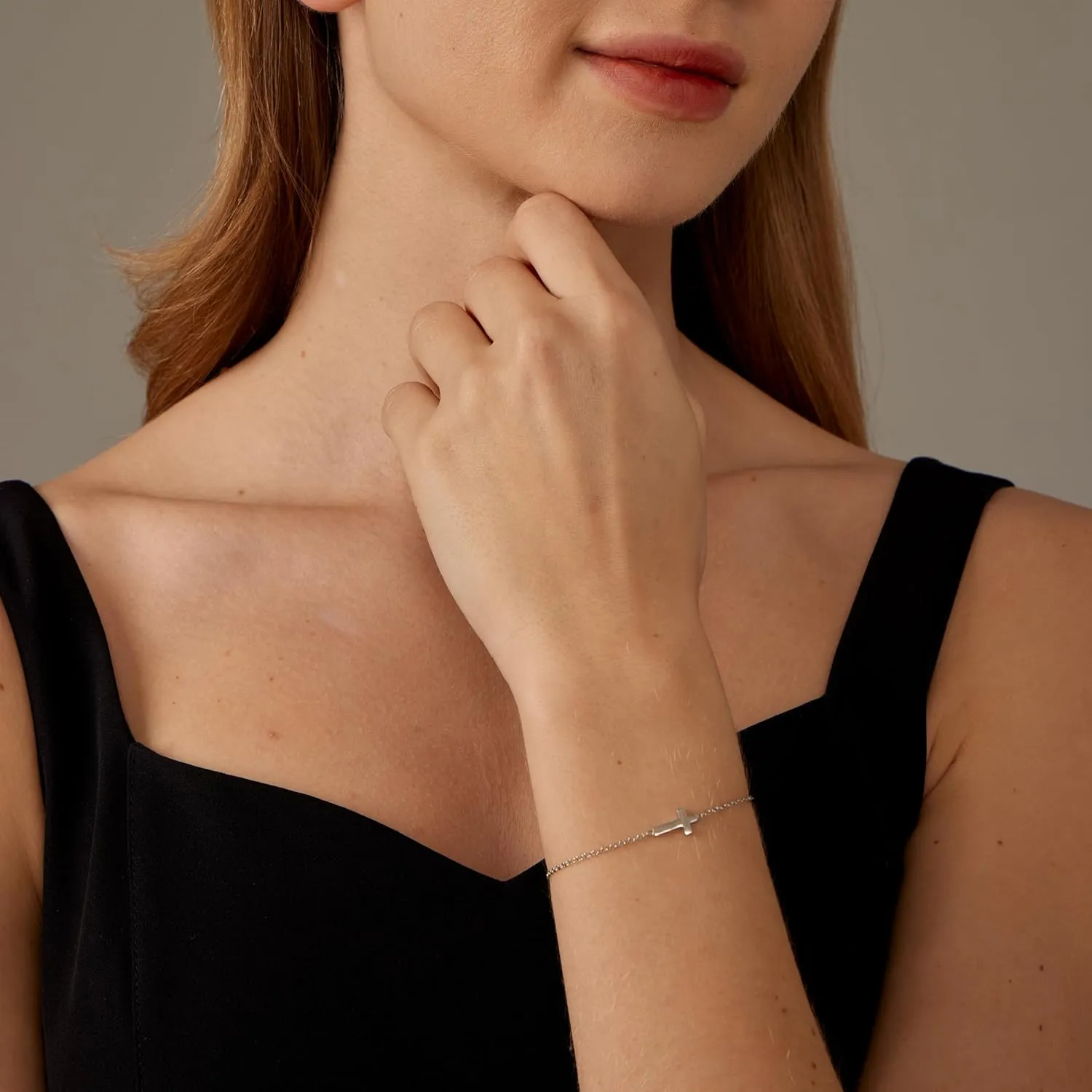 Cross Bracelet for Women 18K Gold Plated Dainty Pearl Beaded Cross Bracelets Adjustable Stainless Steel Trendy Wedding Bridesmaid Jewelry