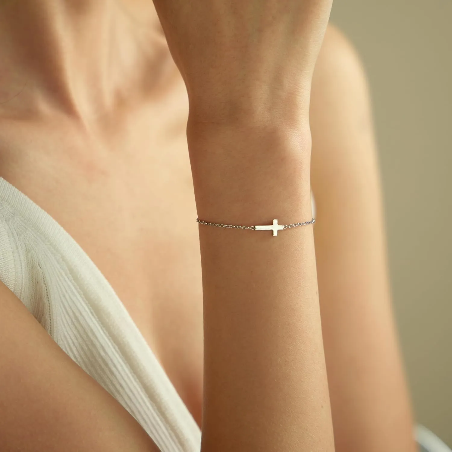 Cross Bracelet for Women 18K Gold Plated Dainty Pearl Beaded Cross Bracelets Adjustable Stainless Steel Trendy Wedding Bridesmaid Jewelry