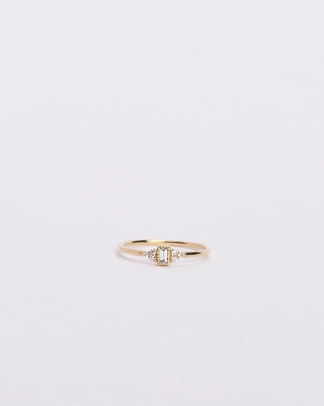 DIAMOND BAGUETTE WHISPER RING