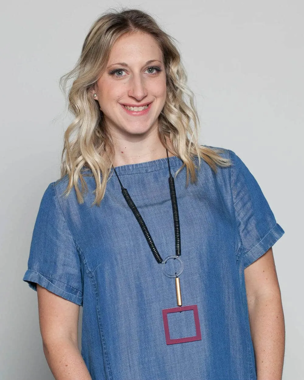 Dominique Pendant Necklace Redish Pink