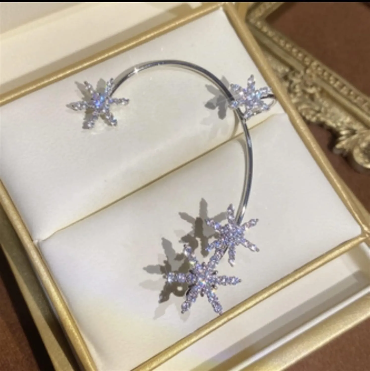 Fashion Gold Silver Ear Cuff Snowflake Earrings Luxury Crystal Clip Earrings for Women New Earcuff (Gem Color : Silver Left)