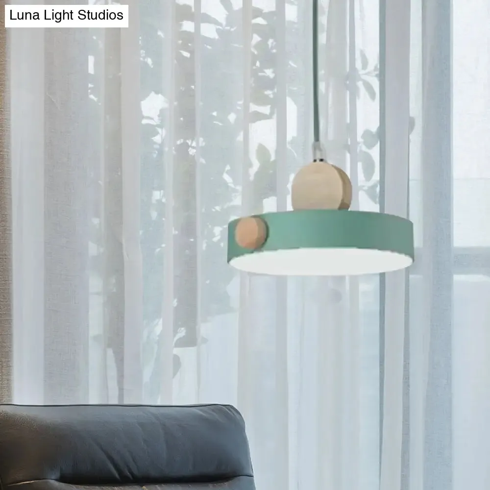 Green Metal Drum Pendant Ceiling Light - Modern 1-Light Fixture for Dining Room