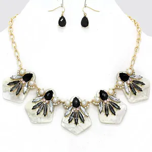 iLLASPARKZ Frosted Orchid Collar Necklace