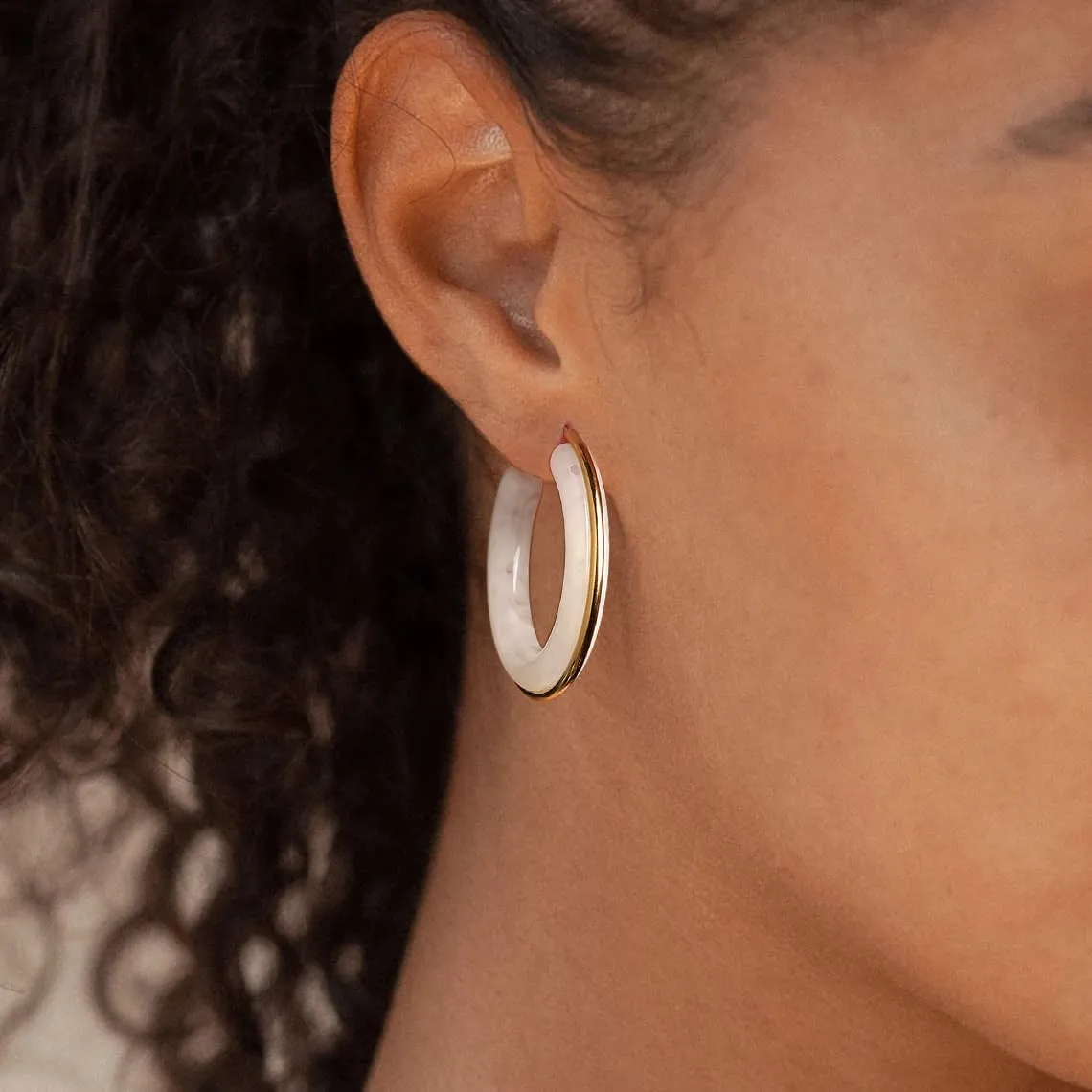 Jinxiuge Acrylic Hoop Earrings for Women Tortoise Resin Earrings Fashion Colorful Bohemia Dangle Earring Studs