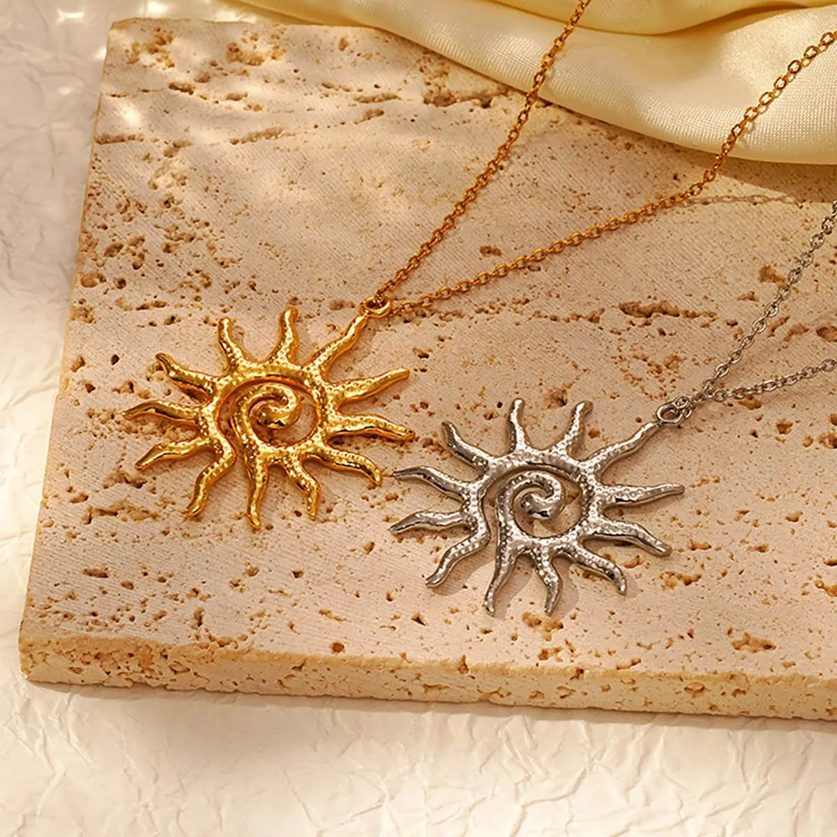 Sun Necklace for Women Vintage Bohemian Spiral Sun Pendant Necklace Unique Gold Statement Sun Necklace Boho Style Jewelry
