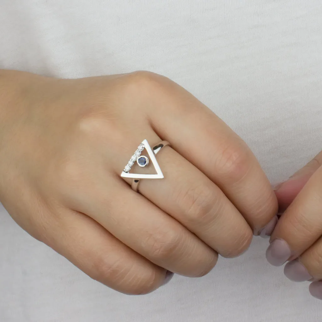 Triangulo: Sapphire & Diamond Ring