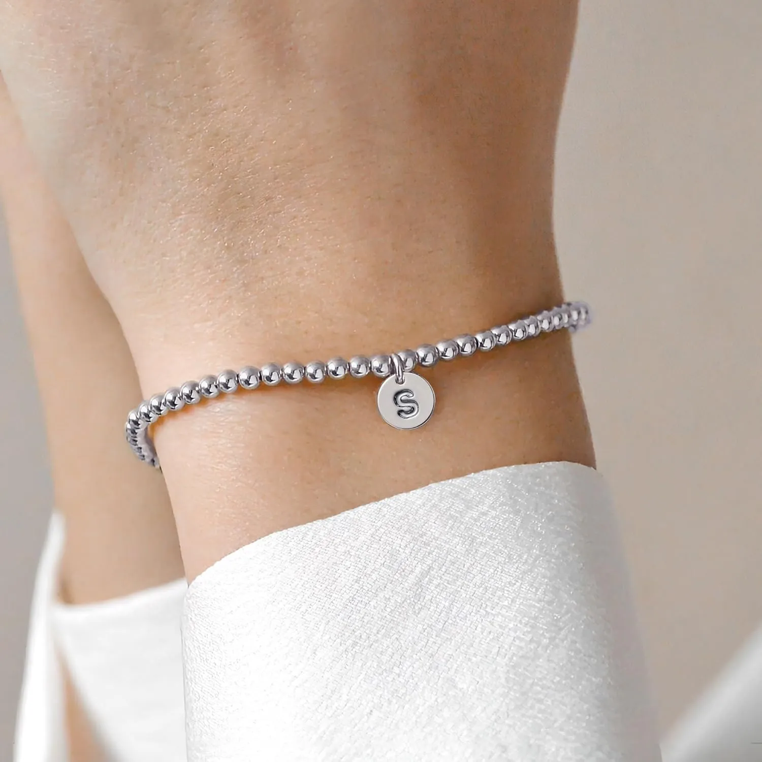 Turandoss Gold Initial Bracelet for Women - Dainty Gold Plated Letter A-Z Charm Disc Bracelet for Women Trendy, Womens Gold Jewelry Beaded Bracelet Gifts