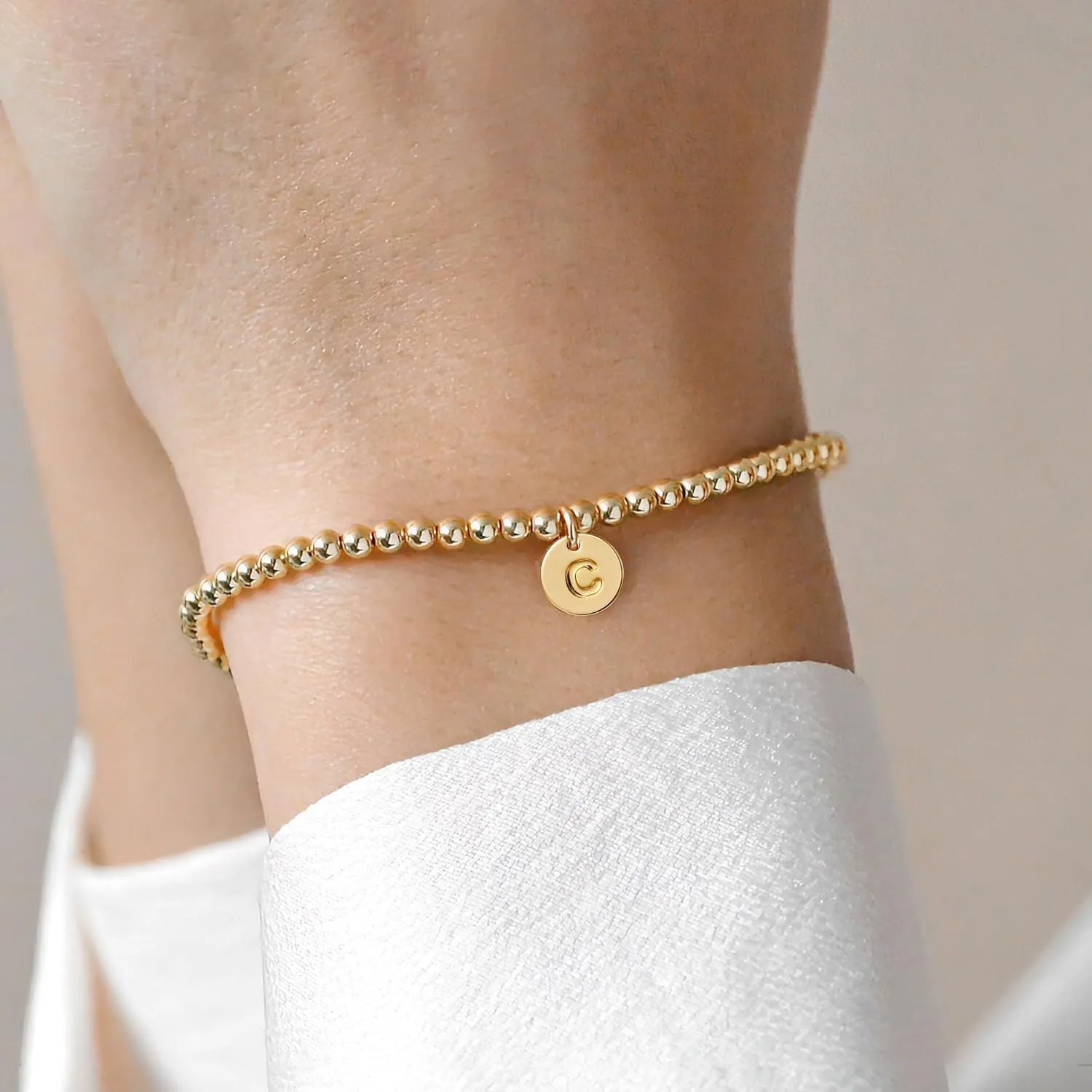 Turandoss Gold Initial Bracelet for Women - Dainty Gold Plated Letter A-Z Charm Disc Bracelet for Women Trendy, Womens Gold Jewelry Beaded Bracelet Gifts